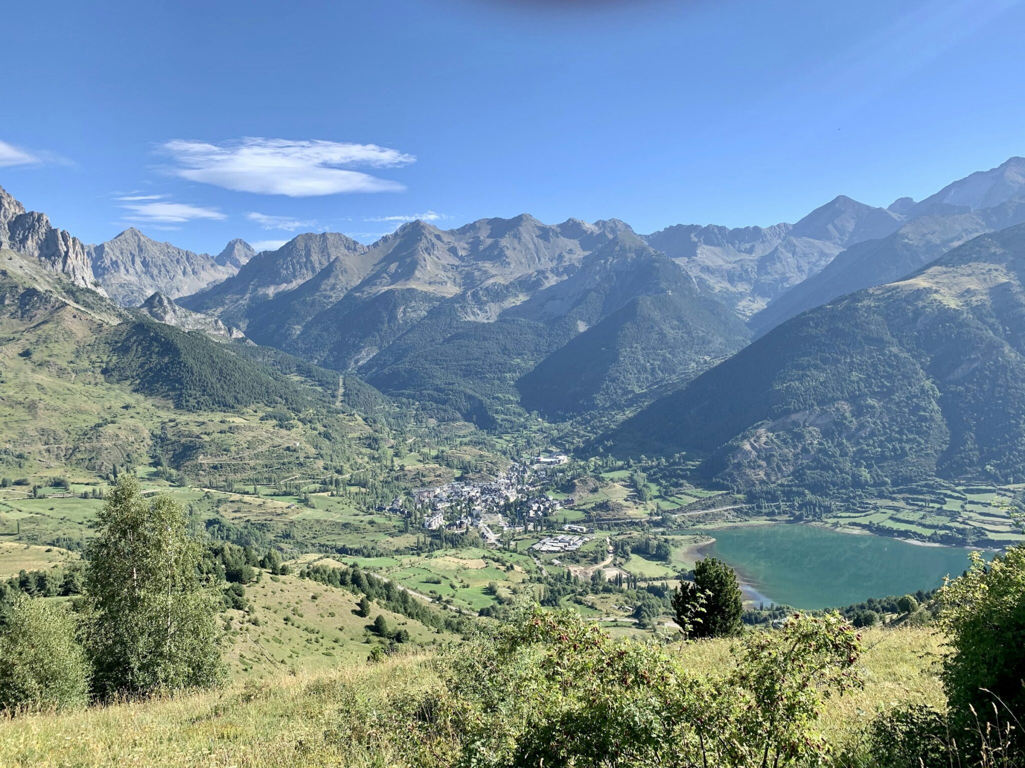 La vallée et les sommets vus depuis les sentiers
